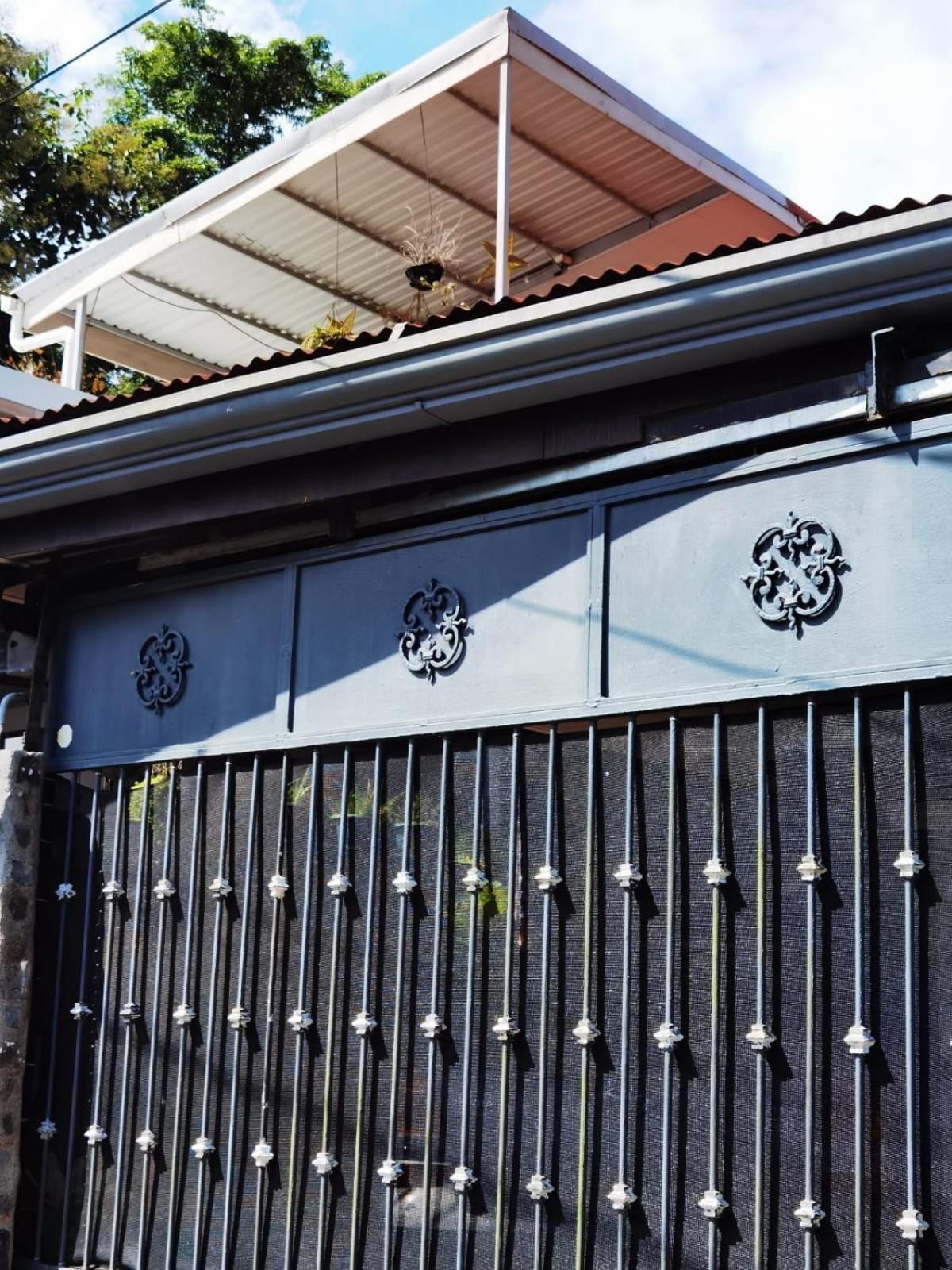 ケポス Sunrise House Bed & Breakfast エクステリア 写真